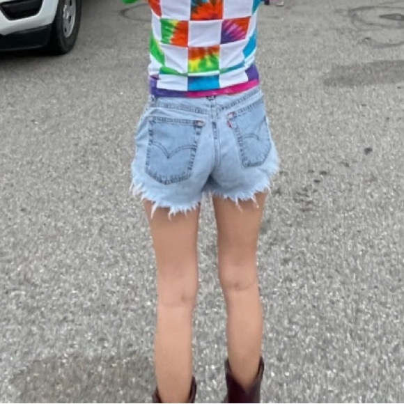 Vintage Levi’s 551 Jean shorts. most likely fit size 27” - Picture 7 of 7